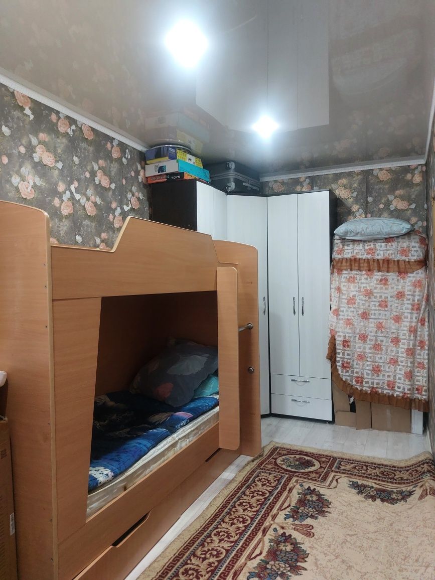 На подселение девушку