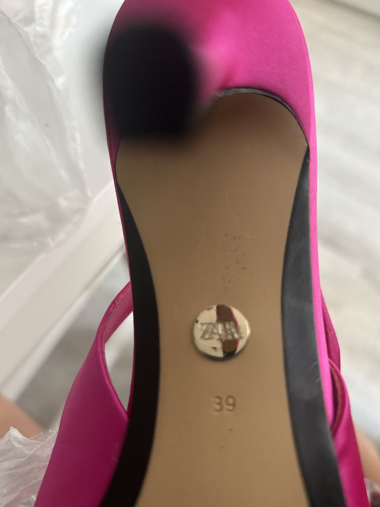 Босоножки Zara 38 новые