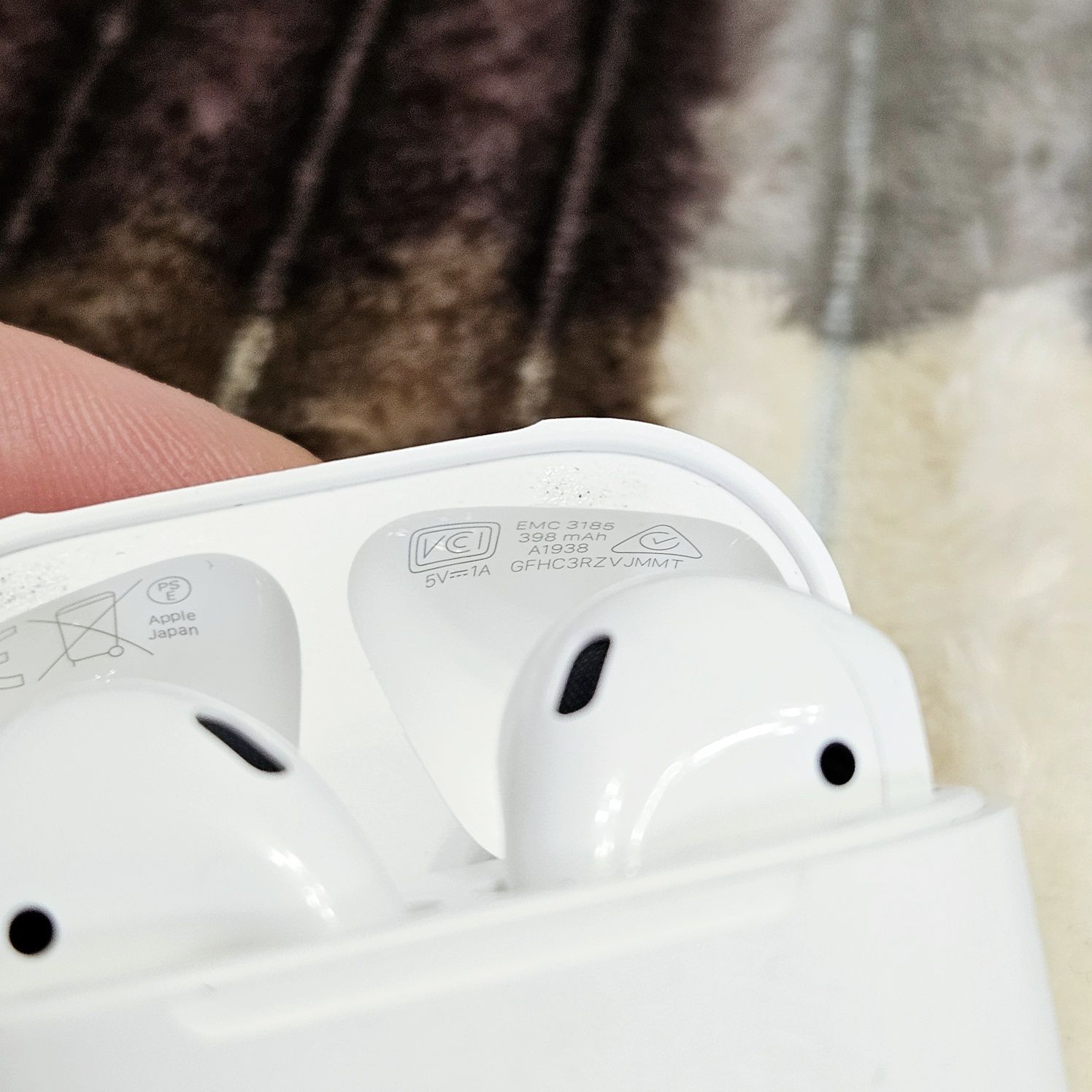 AirPods 2 / GFHC3RZVJMMT / Original Apple
