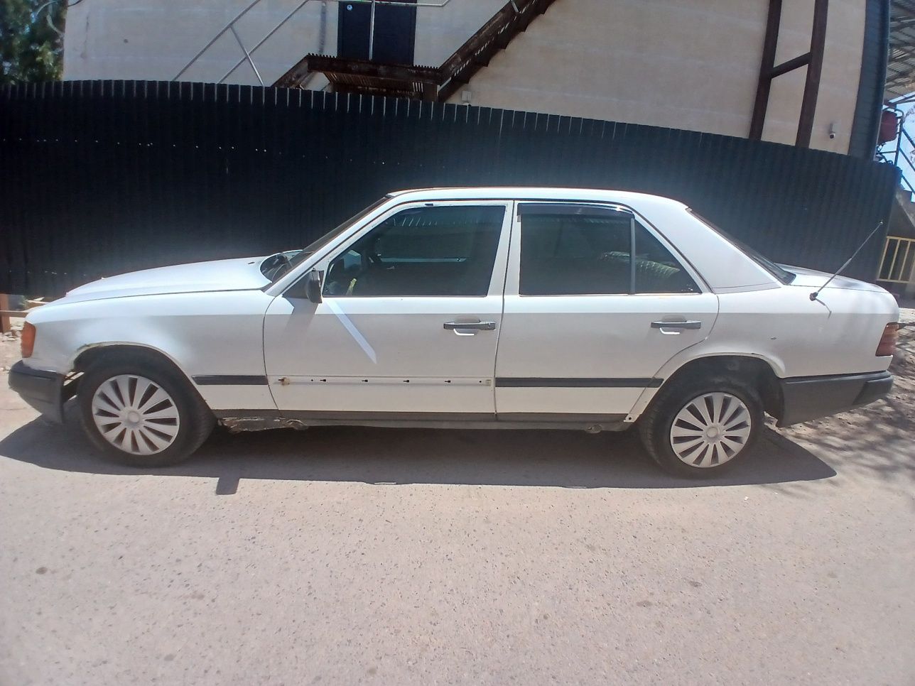 Продам Мерс 124 е230
