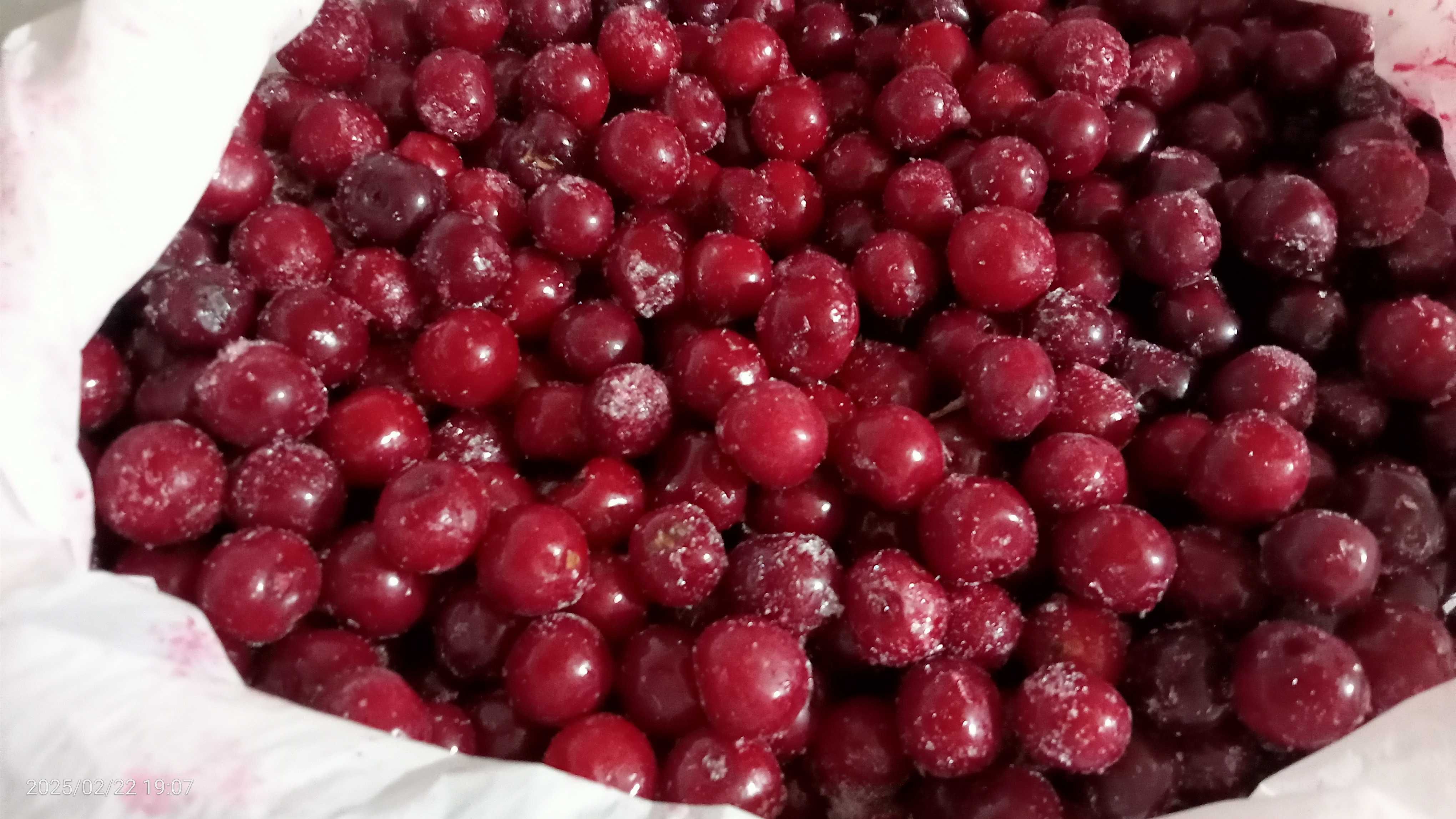 Вишня замороженная крупная