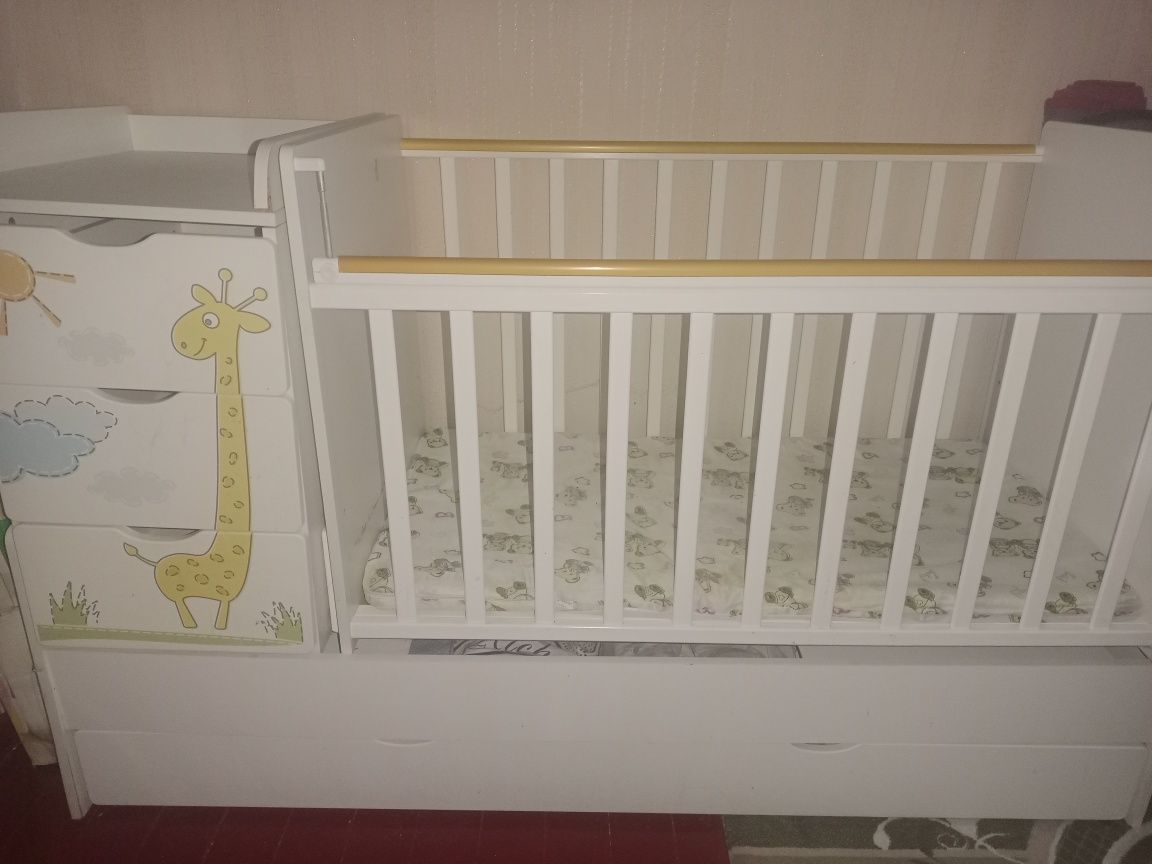 Продам детскую кровать б/У