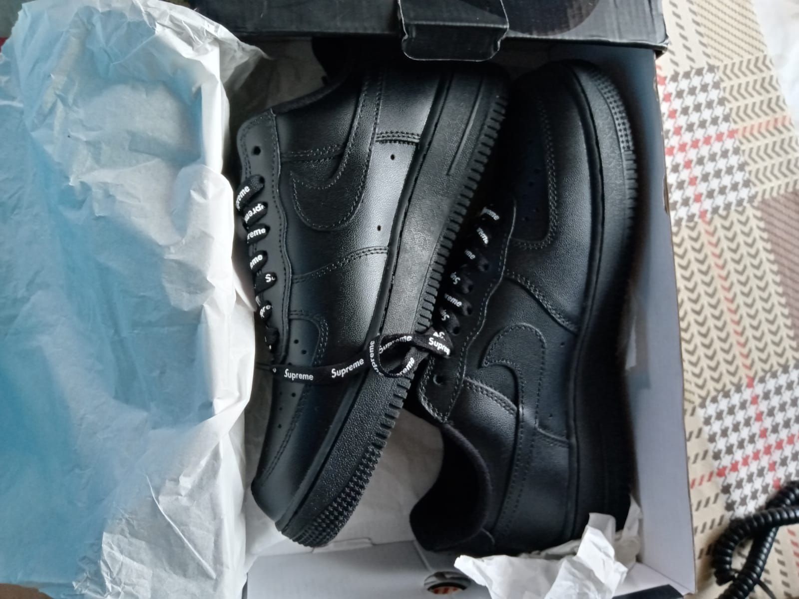 Кроссовки новые "Nike Supreme Black"