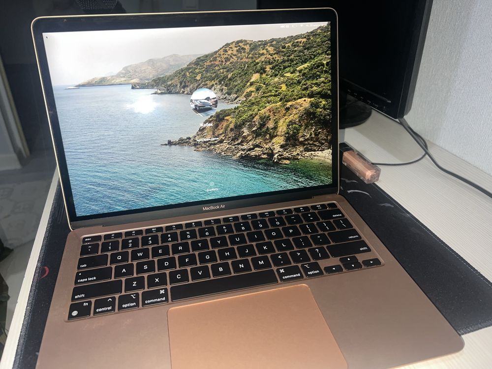 Продаю 13-inch MacBook Air with Apple M1 chip