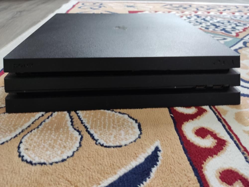 PlayStation 4 pro 1TB