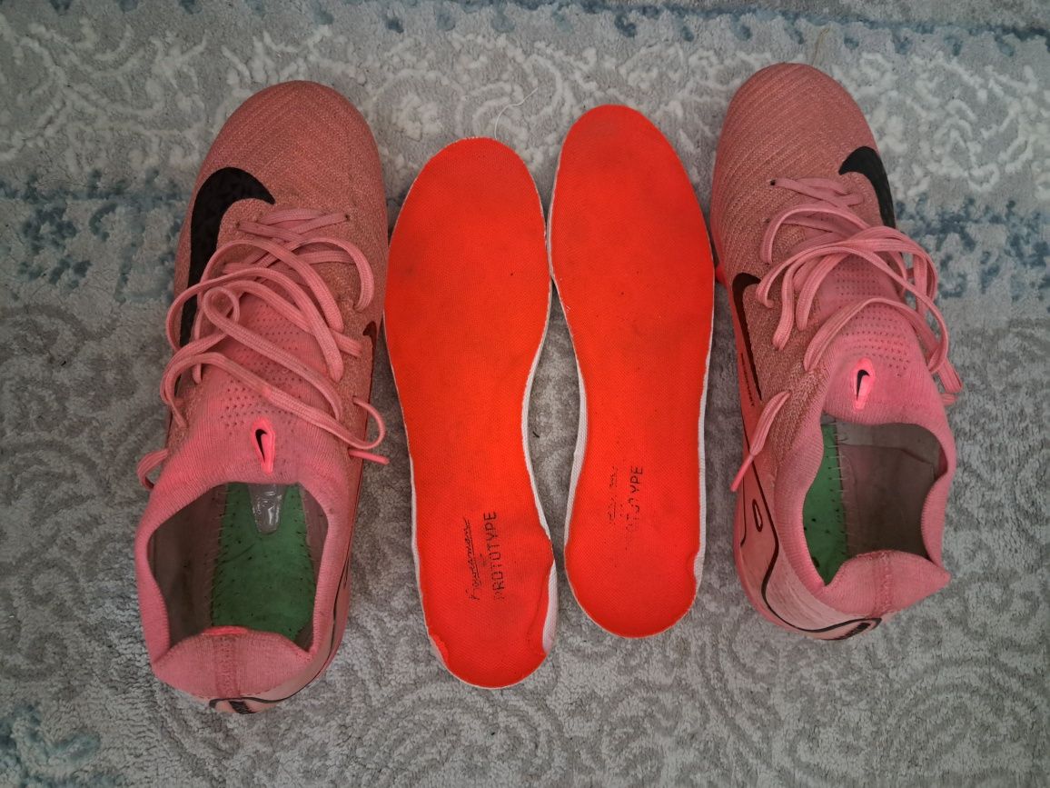 Футбольные Бутцы Nike Mercurial Vapor 13 (размер 40)