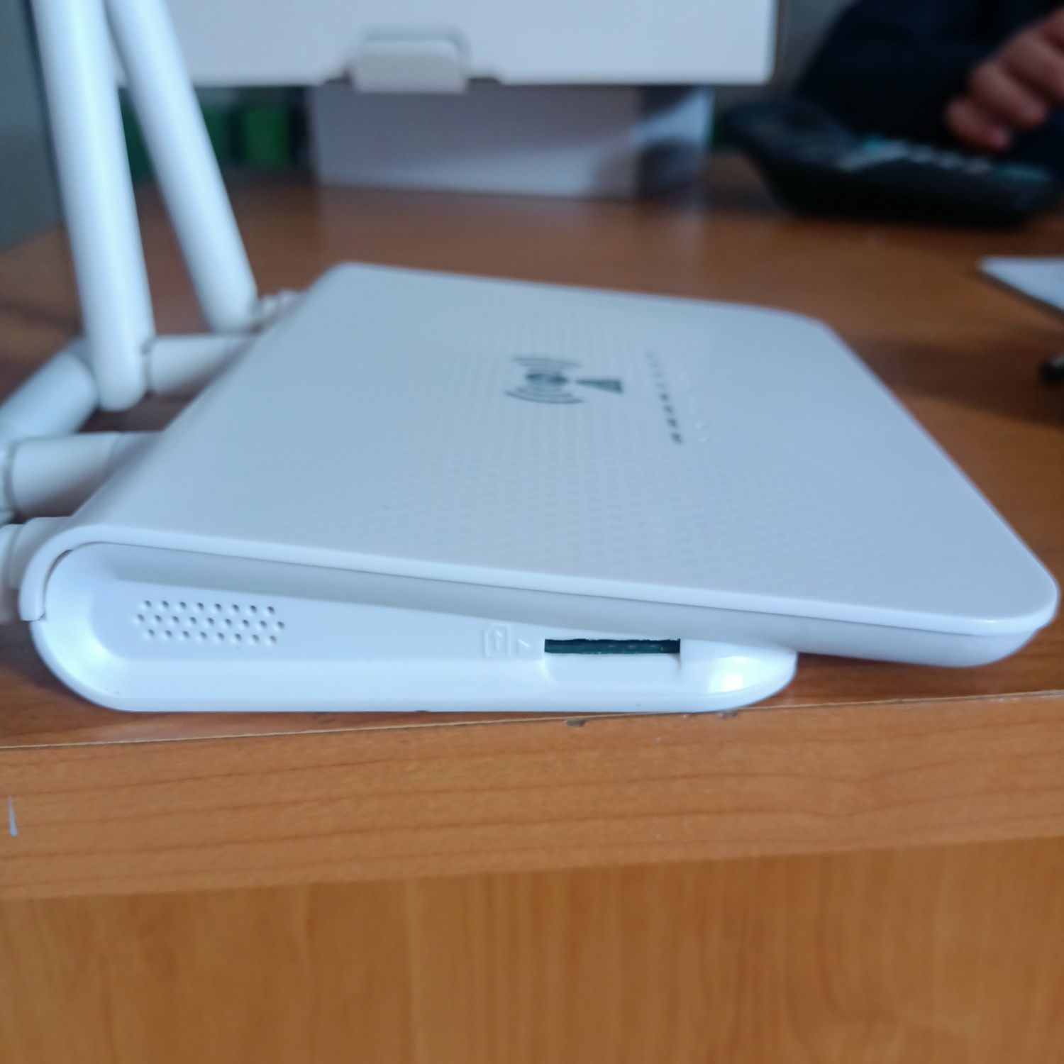 Роутер Модем с симкартой  интернет wi-fi