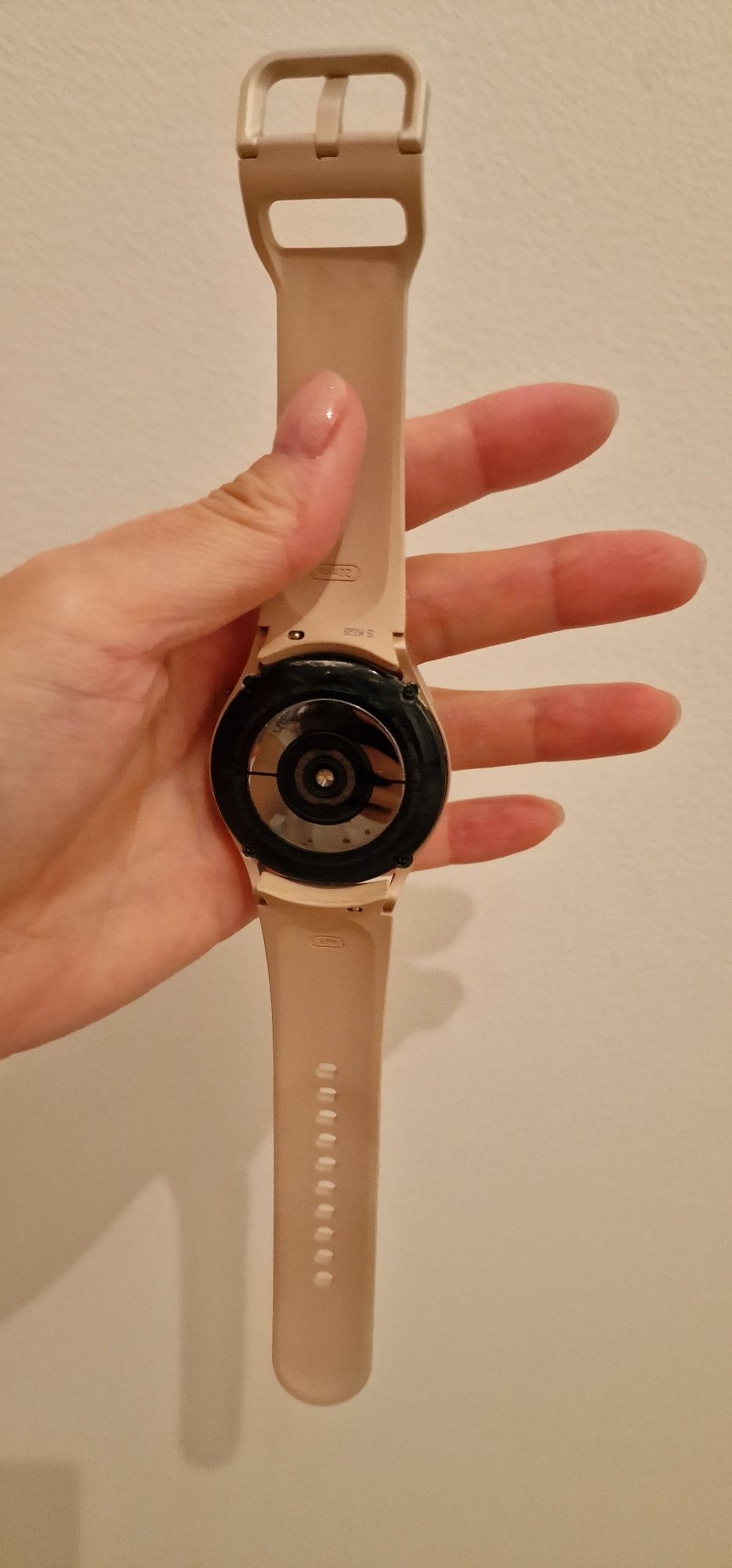 Продам смарт-часы Galaxy Watch 4 цвета розовое золото 40мм