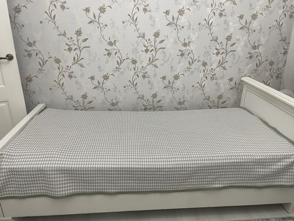 Продам Кровать с Матрасом