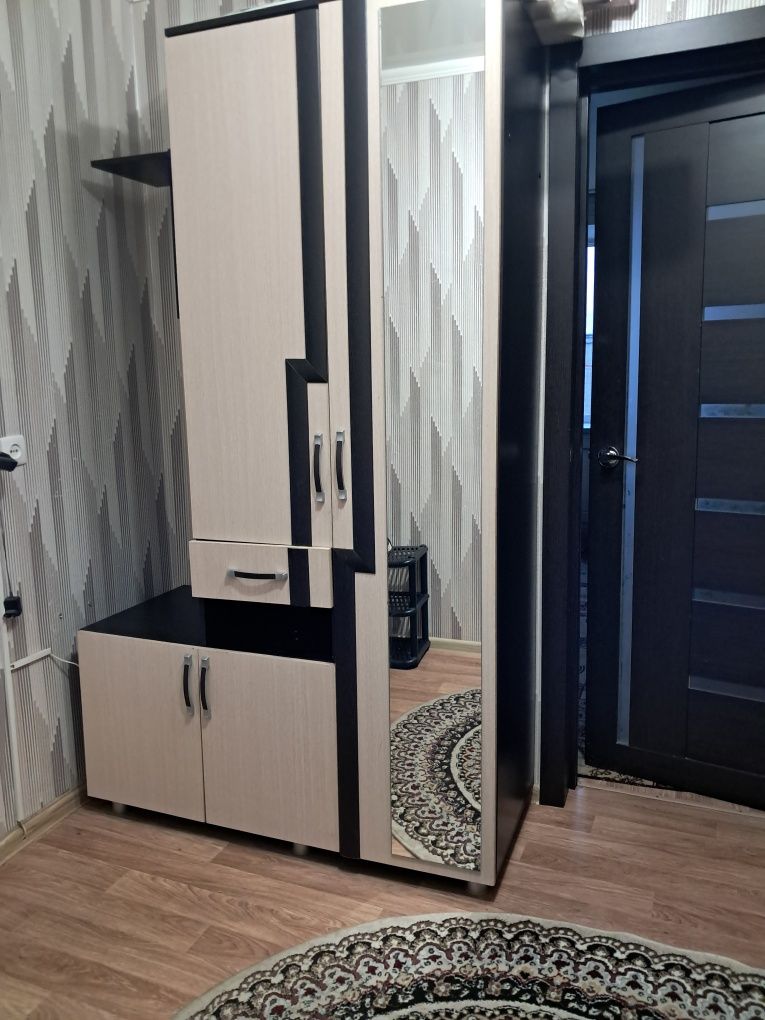 Продам шкаф для прихожей.