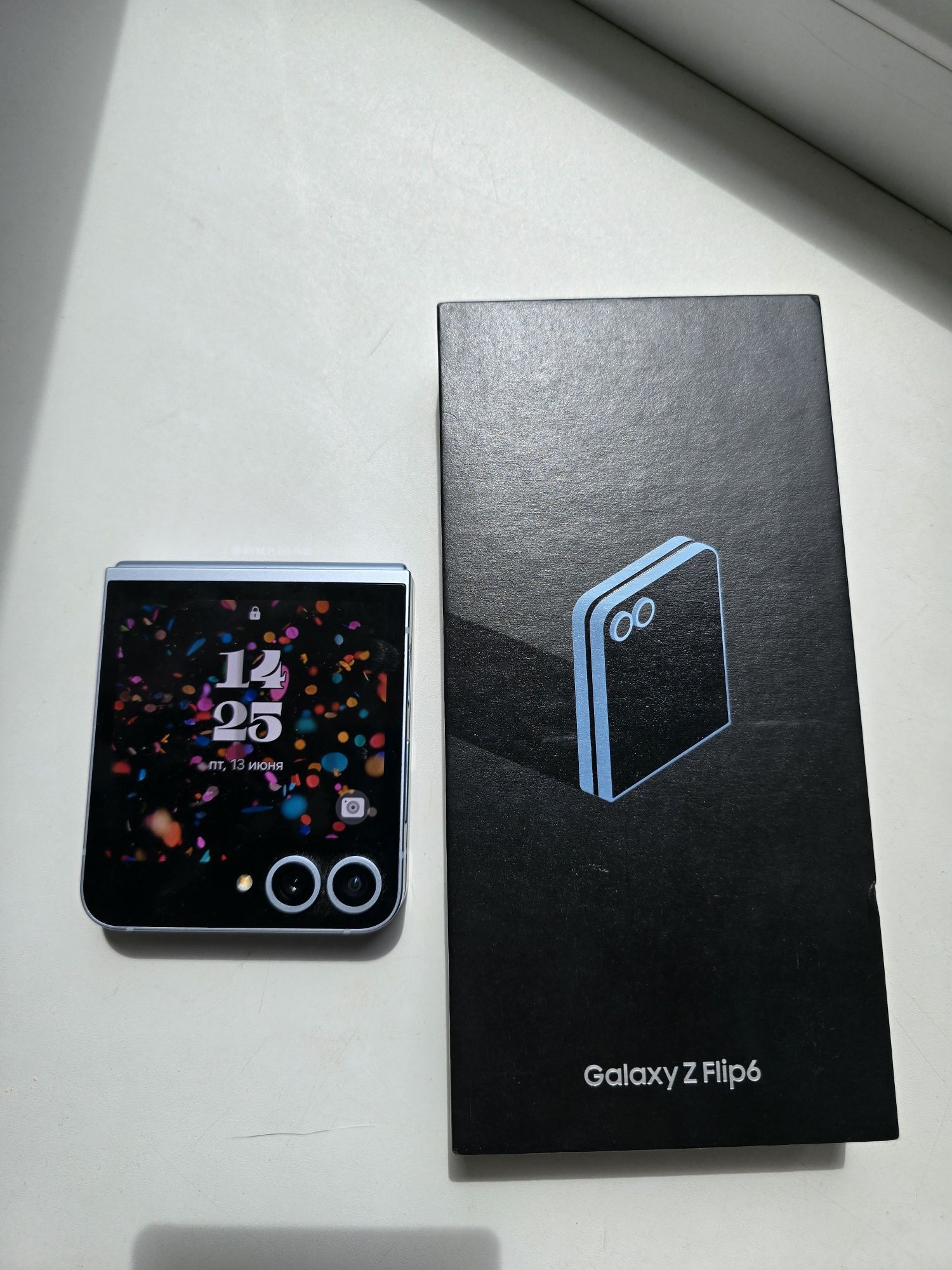 Продам новый -Смартфон Samsung Galaxy Z Flip6 5G 12 ГБ/512 ГБ голубой