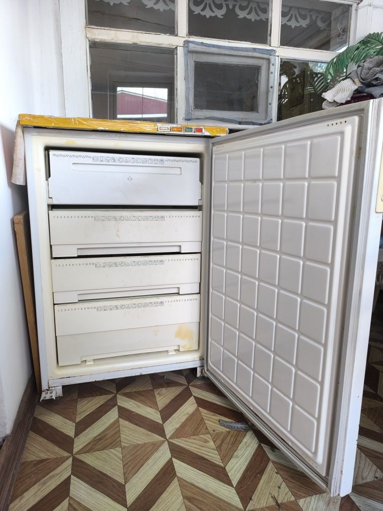 Продам морозильную камеру Бирюса