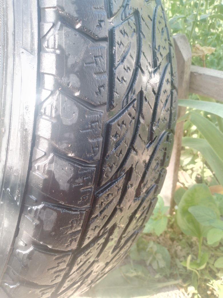 Шины 215-60-R17 продам
