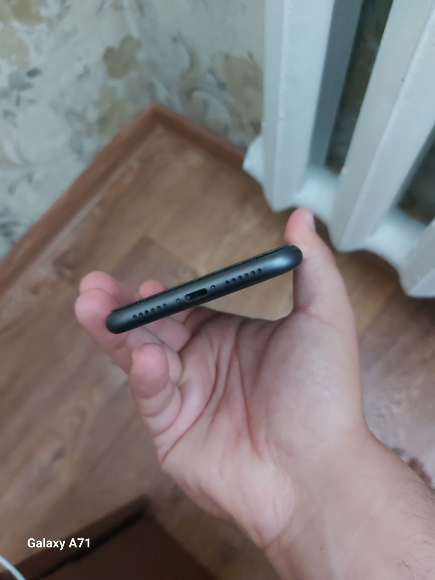 IPhone 11  на 128 г