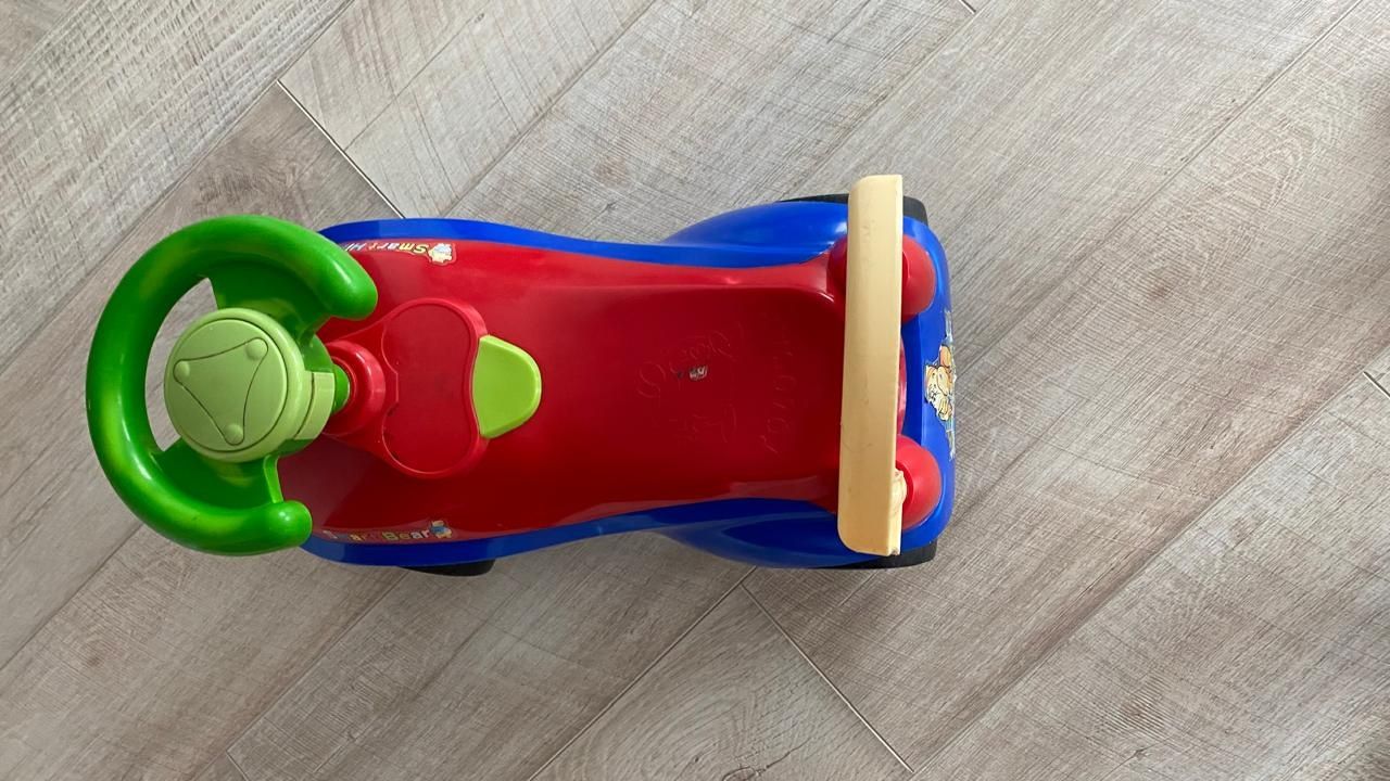 Продам детскую машину.