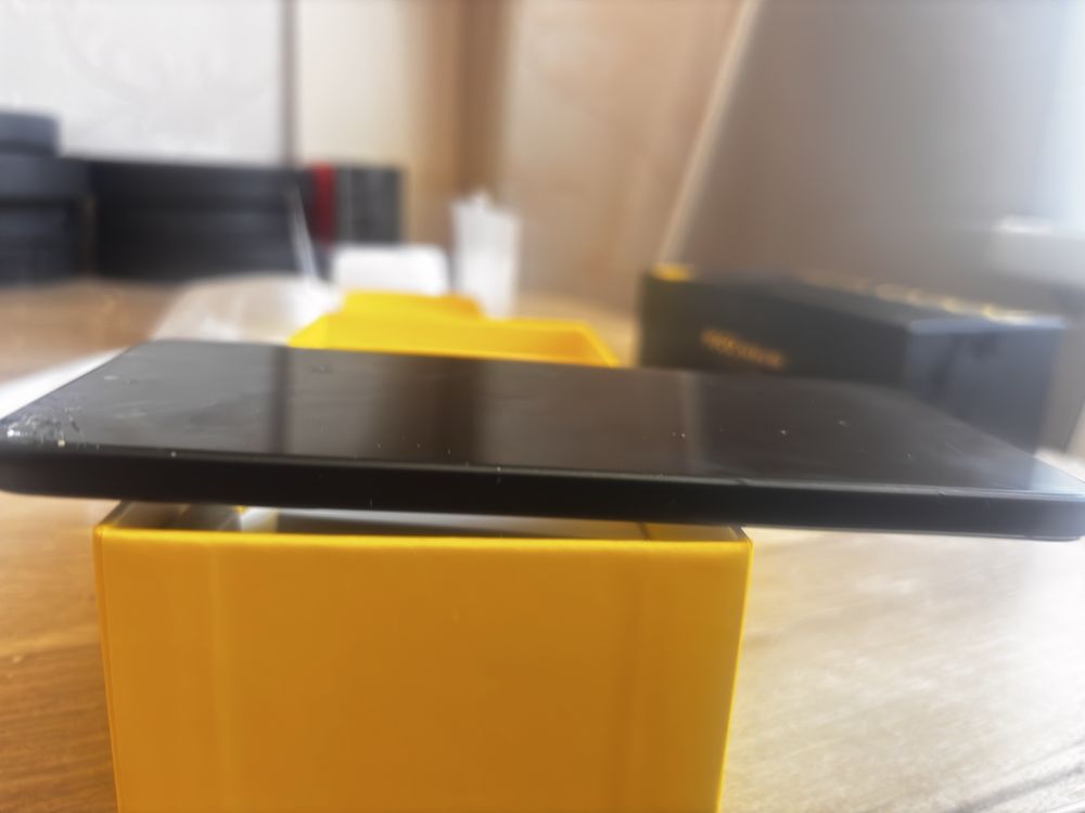 Продам poco x6 pro с разбитым экраном