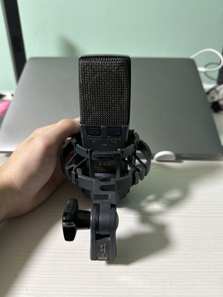 Продается AKG C414