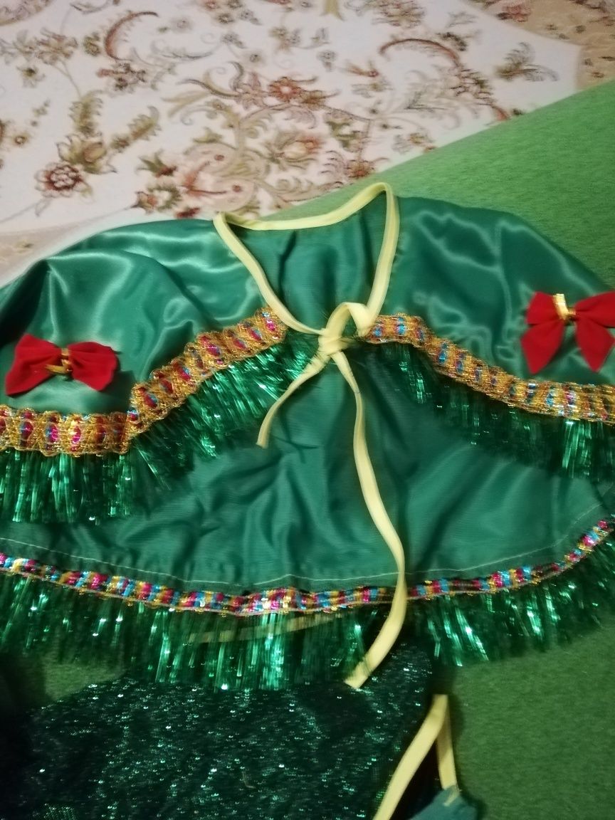 Продам детское платье новогоднее