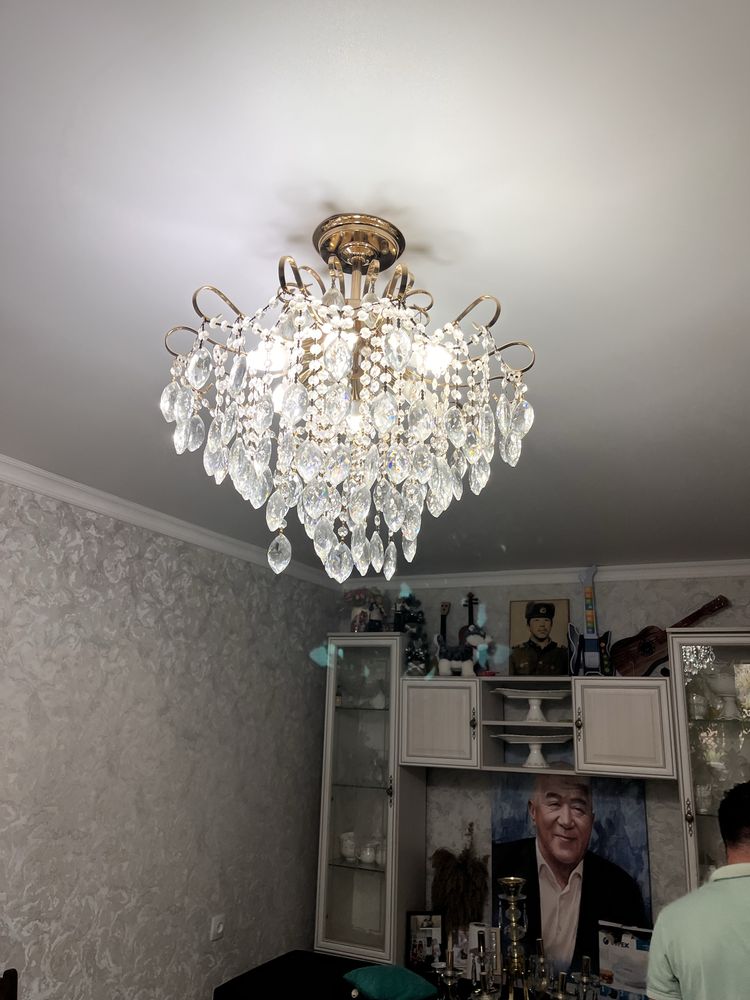 Продам люстру срочно в хорошем состаяние