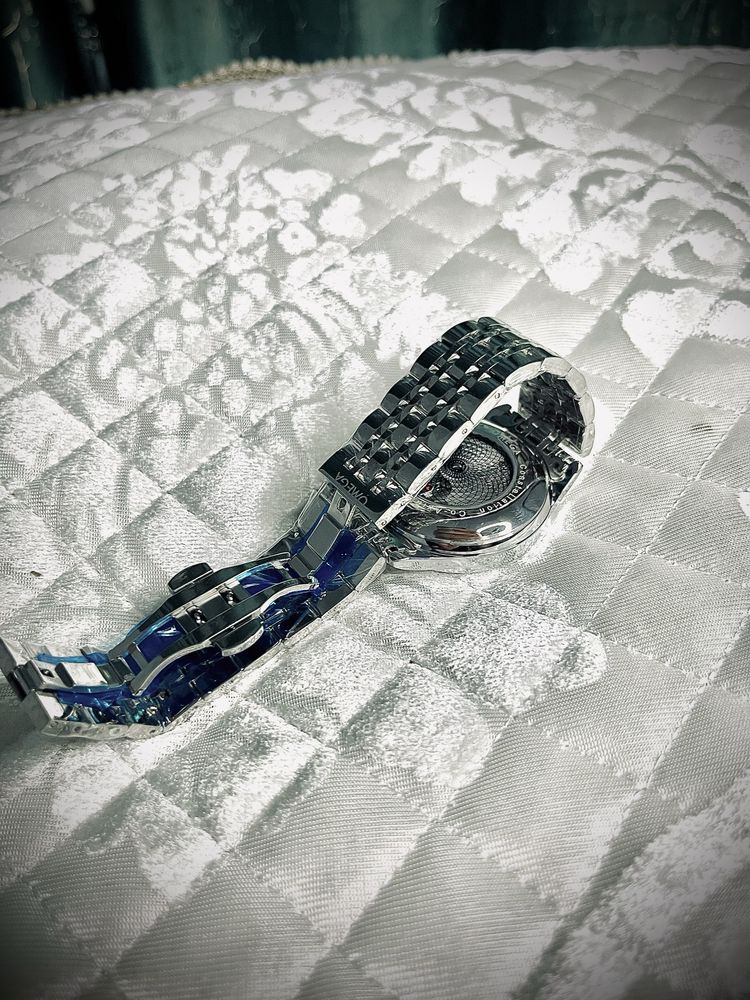 Часы бренда omega