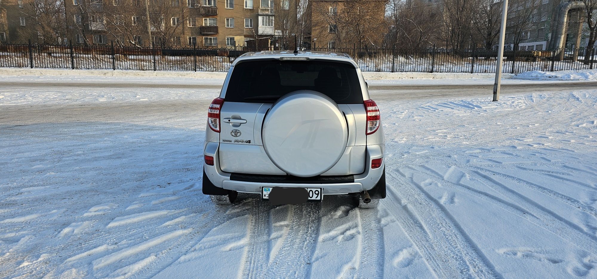 Продам живой Rav 4