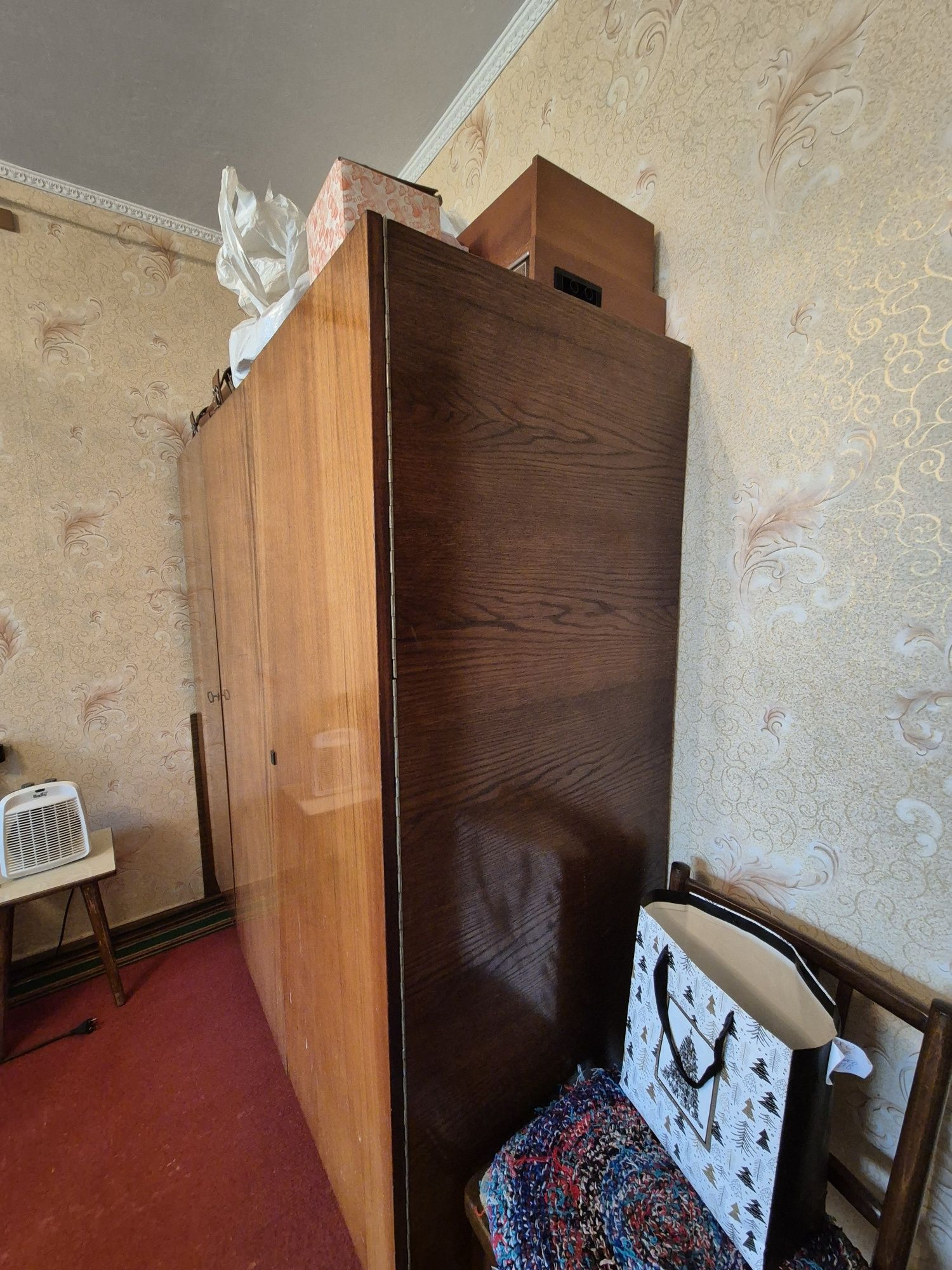 Шифоньер лакерованный