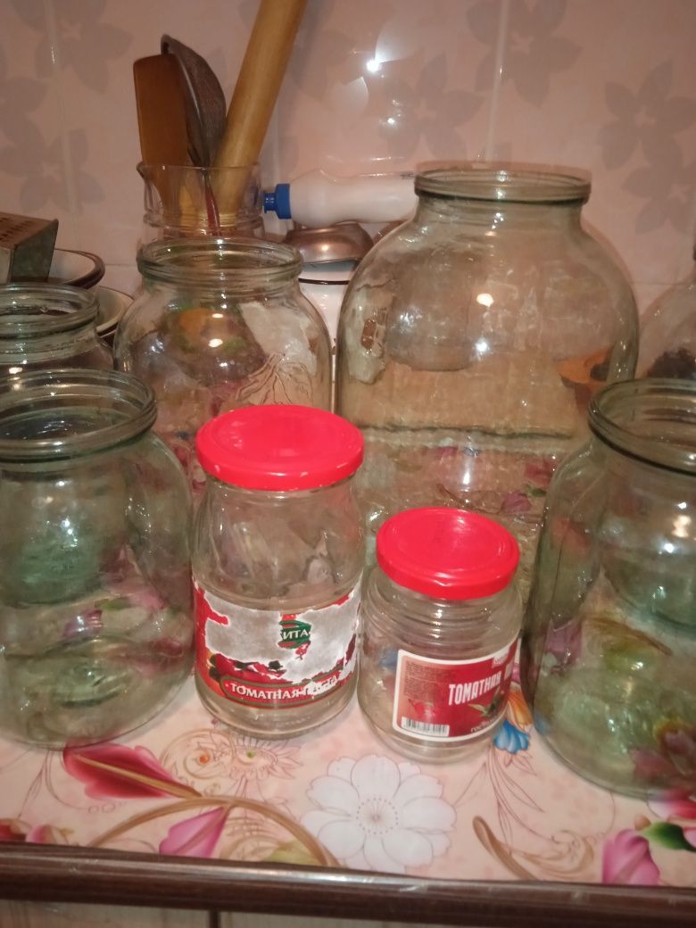 Продам стеклянные банки 2х литровые, 800, 700, 600 гр и другие...