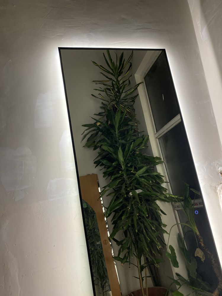 Продается зеркало . Новый с подсветкой.  2.40*80