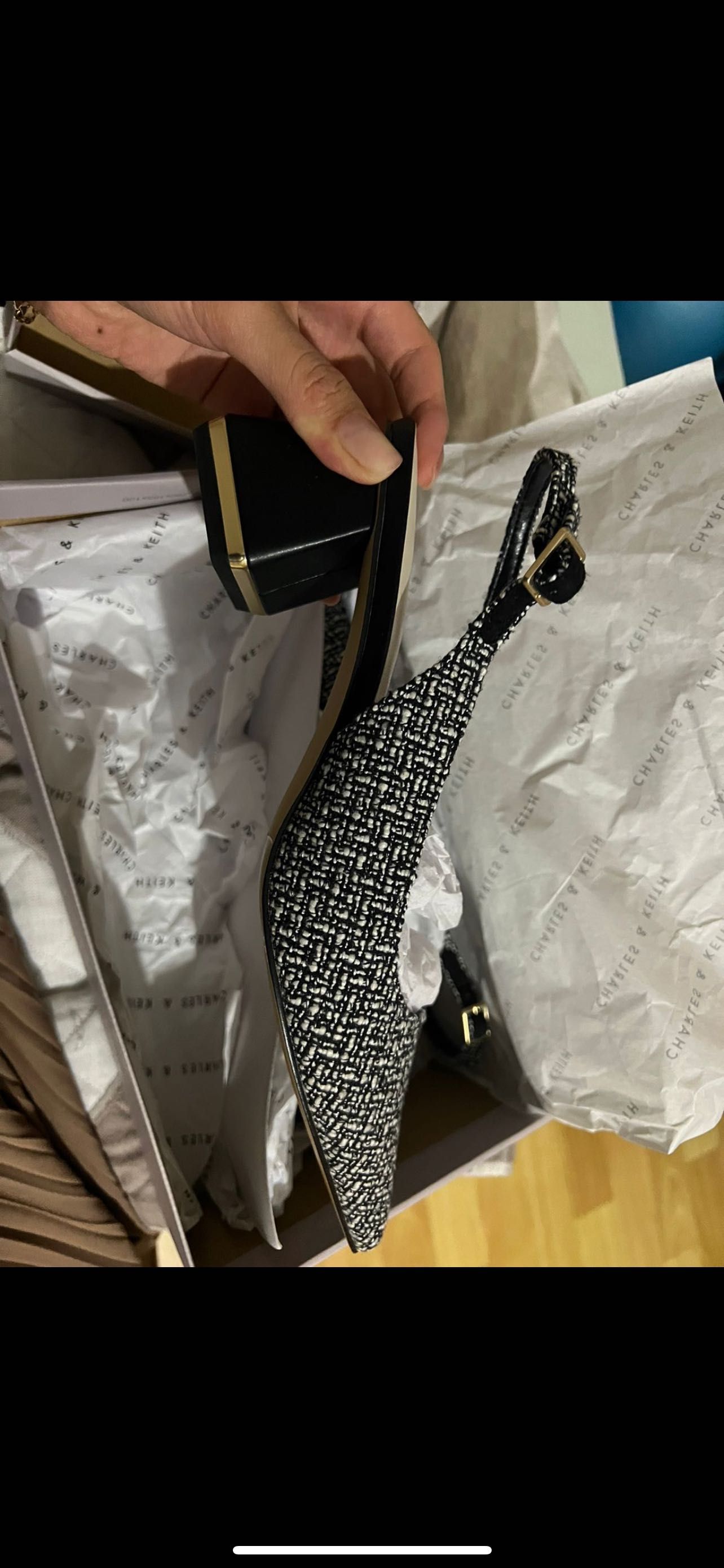 Босоножки Charles&Keith СРОЧНО!