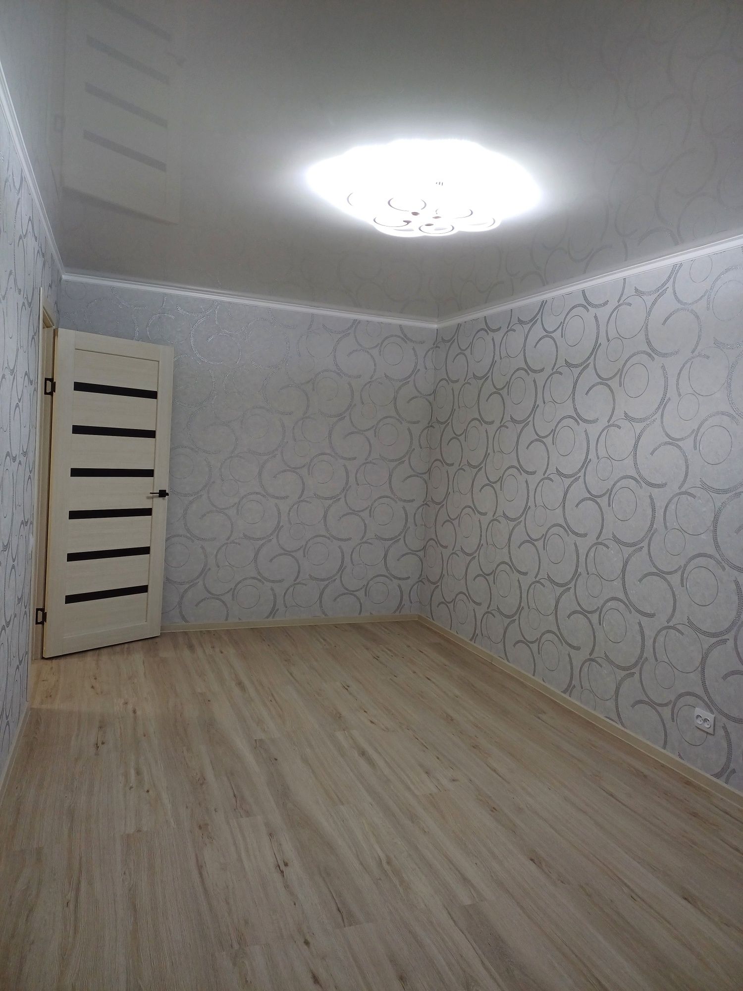 Продаётся  1 ком квартира , после  эвроремонта.Ул Абая 106 дом