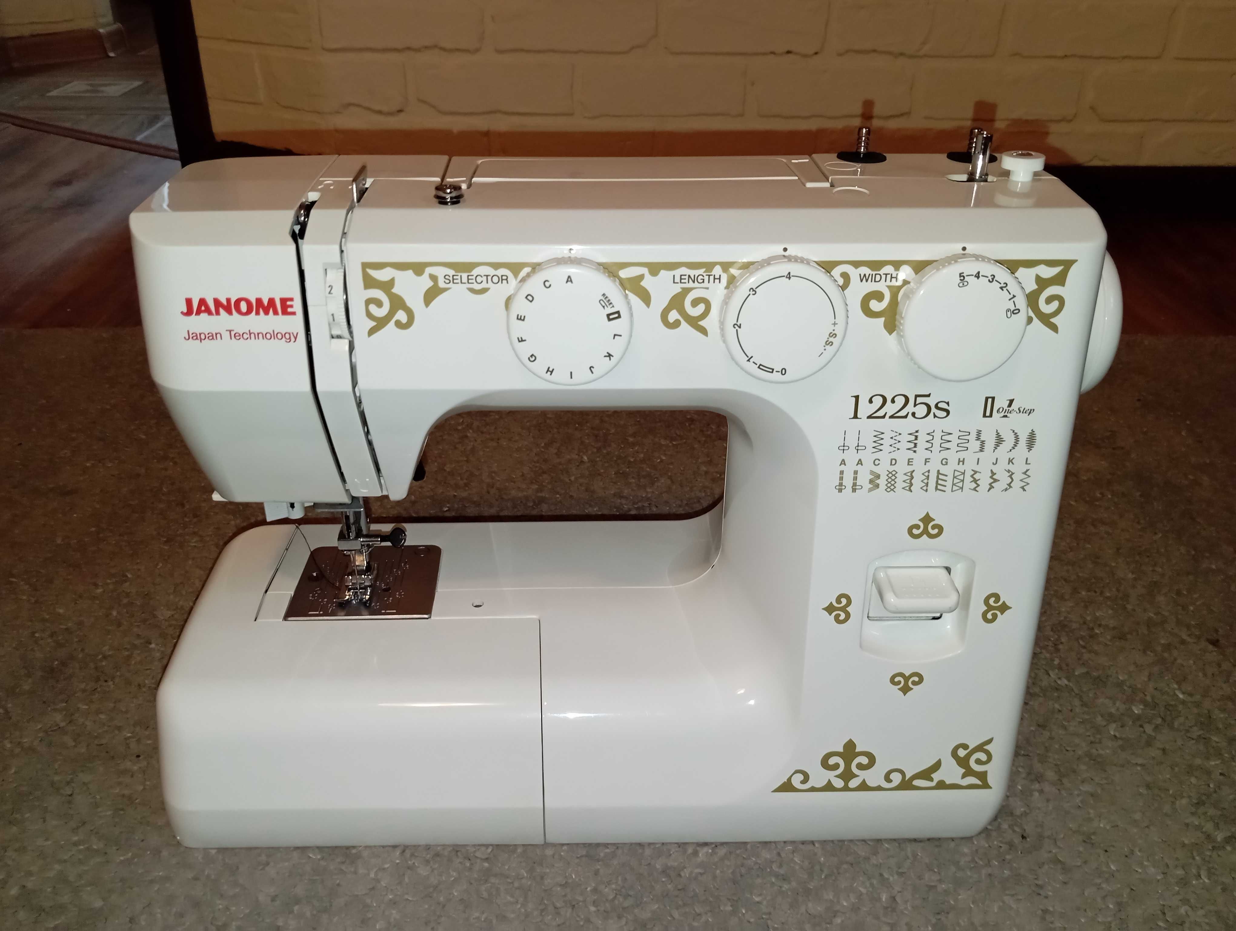 Продам швейную машину Janome 1225s.