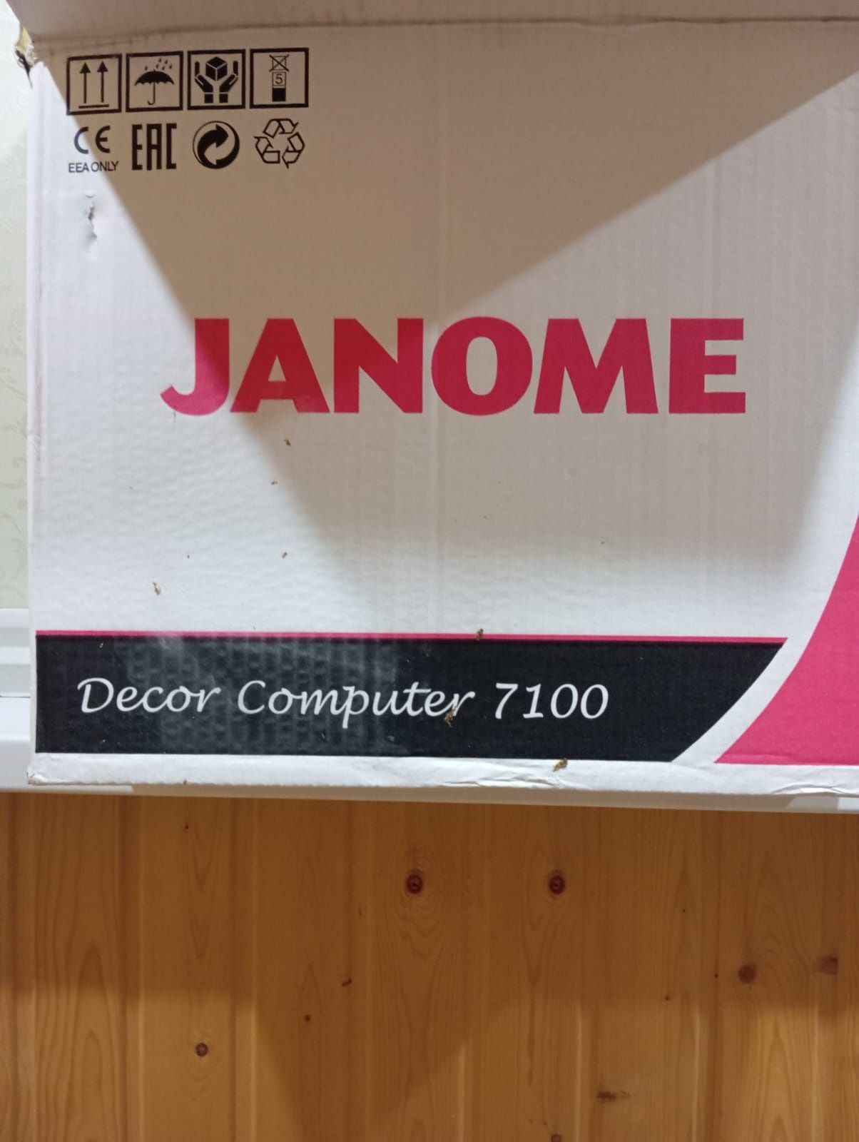 Продам швейную машину JANOME