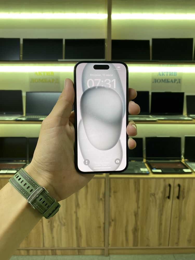 Apple iPhone 15