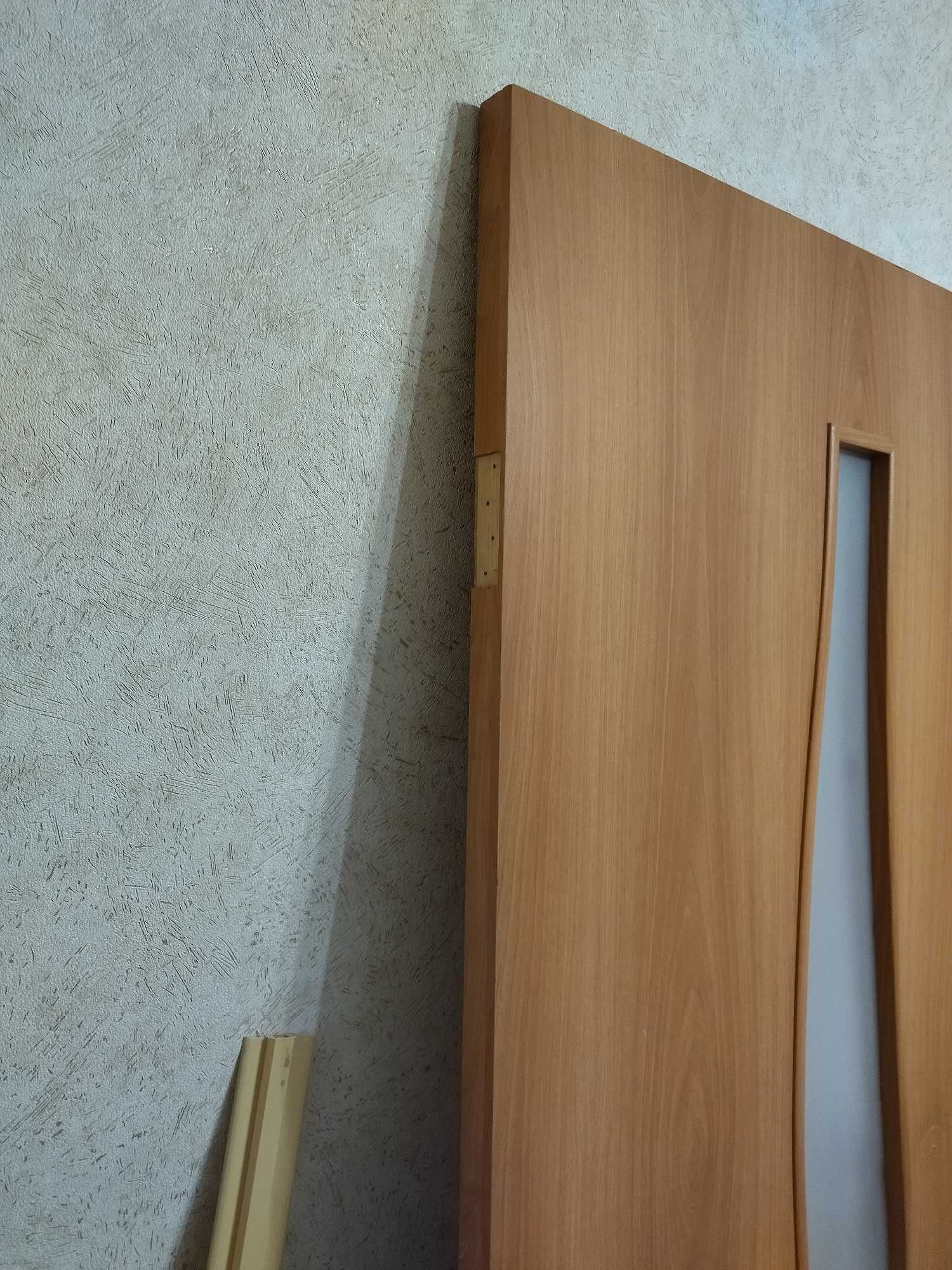 отдам бесплатно межкомнатную дверь  ширина 70 см