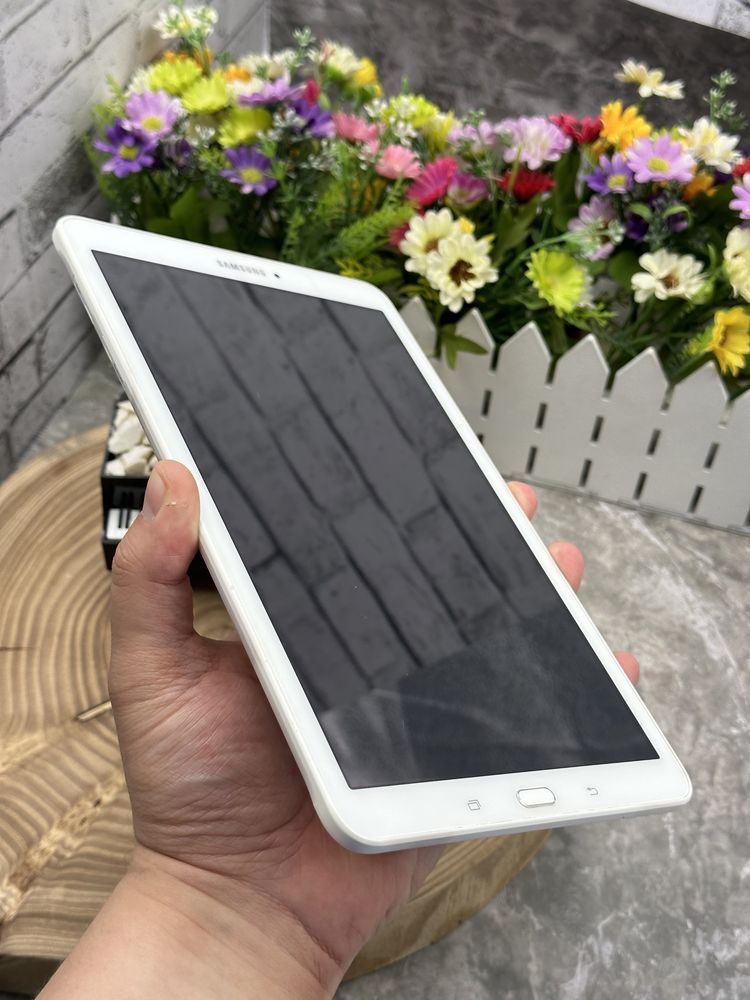 Планшет Samsung TAB-E, 9.6”, белый