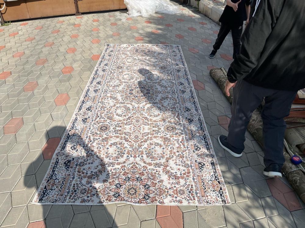 Продам ковер светлый