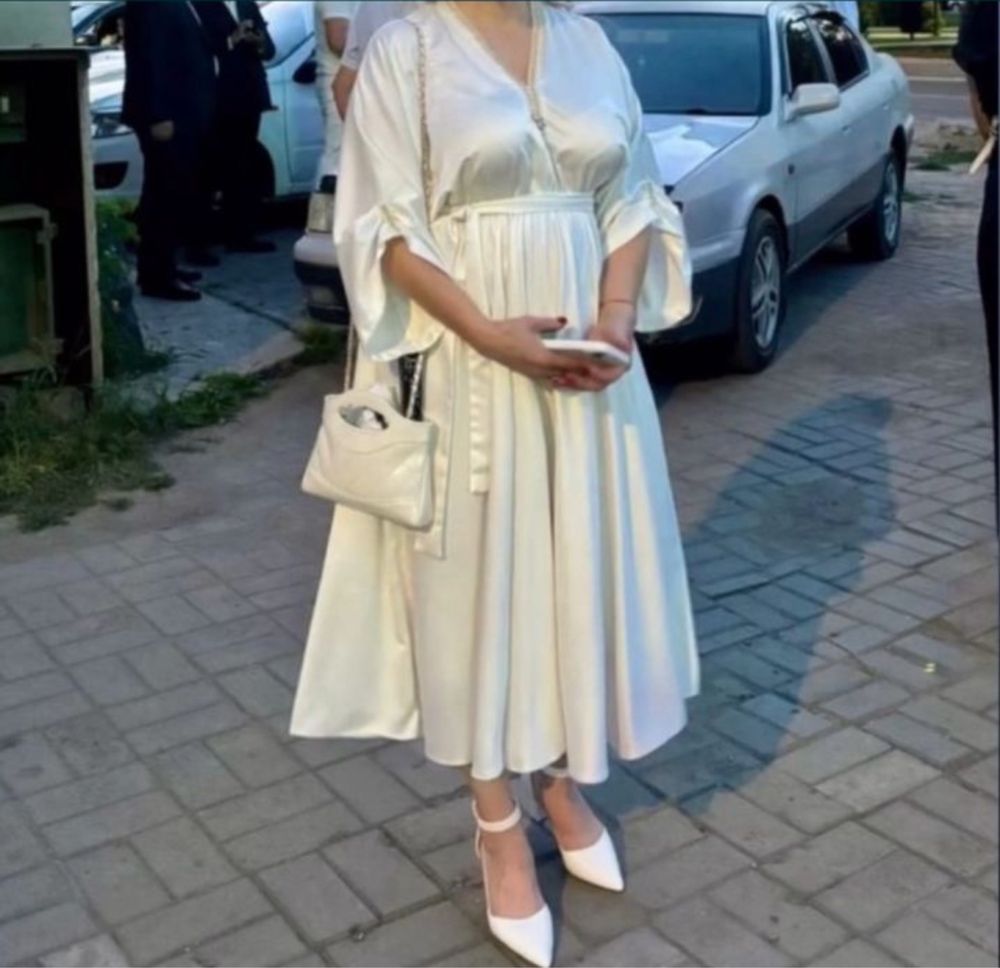 Все платья дорогие,продам по 10000 тнг