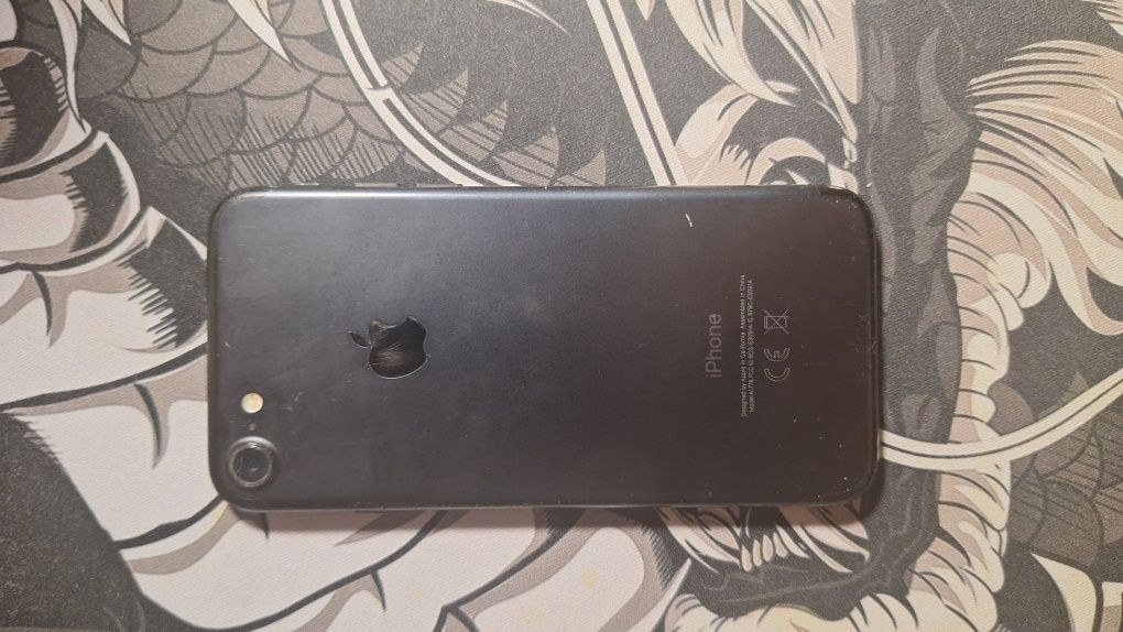 Продам  iPhone 7