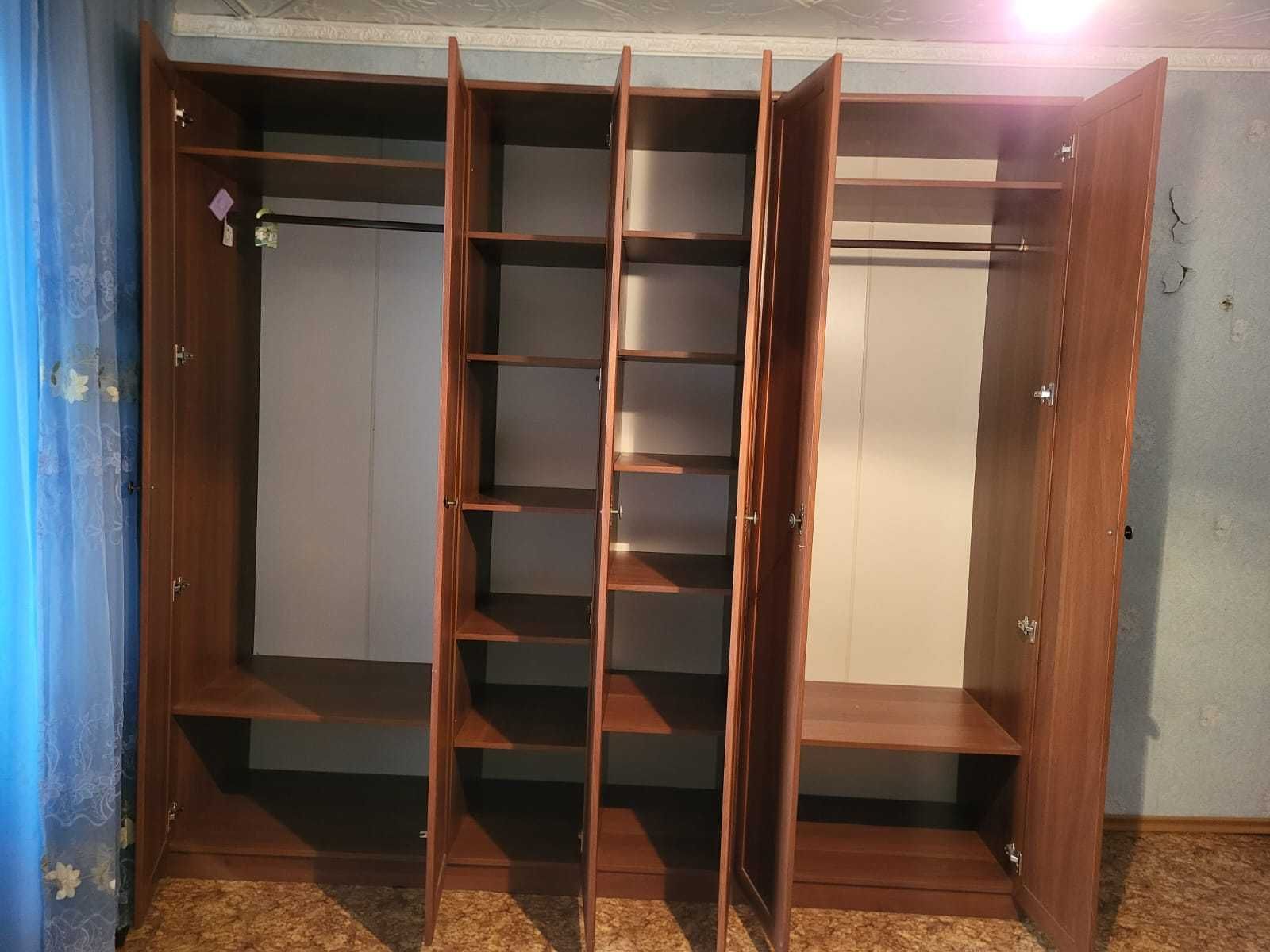 Продам спальный гарнитур