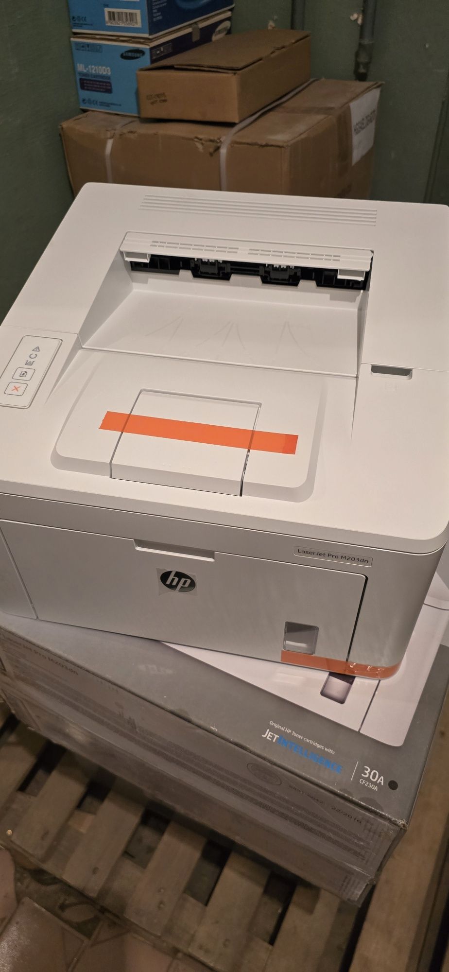 Продам принтер HP m203dn