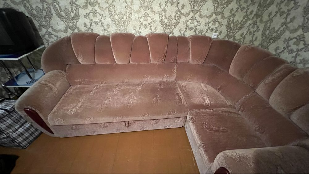Срочно продам угловой диван с креслом в хорошем состоянии