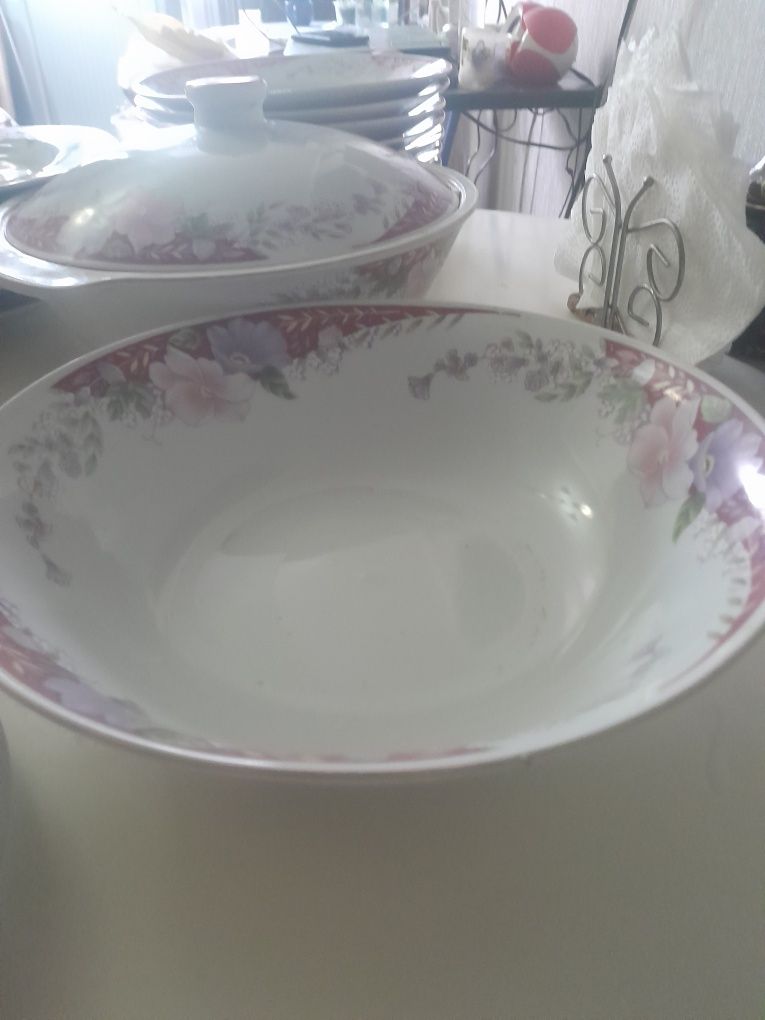 Продам столовый набор б/у