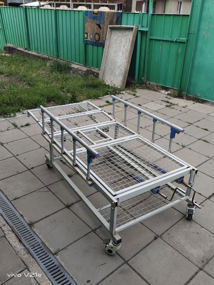 Медицинская кровать многофункциональная
