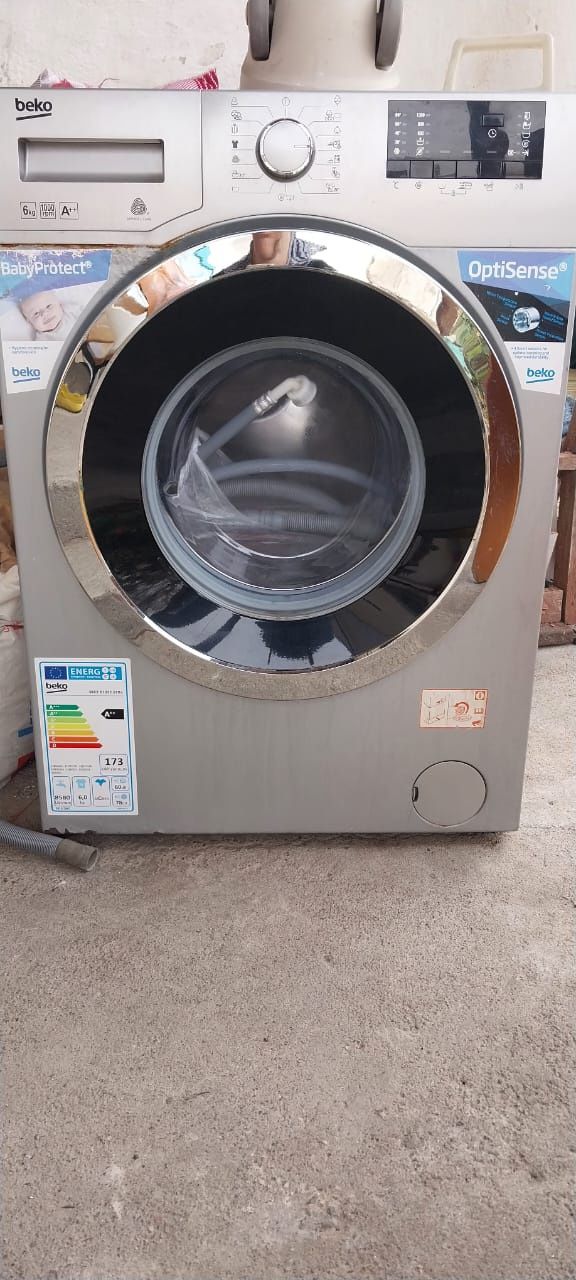Срочно продам две стиралки и холодильник.