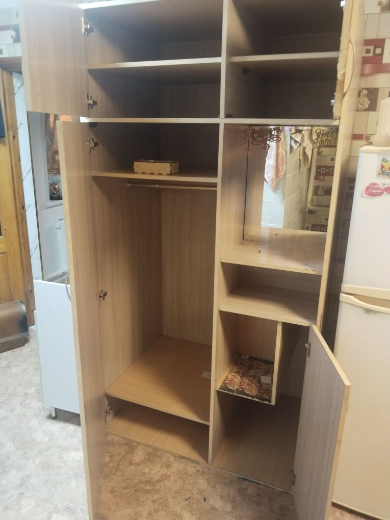 Продам Шкаф стенку "Приходая,Кухня"