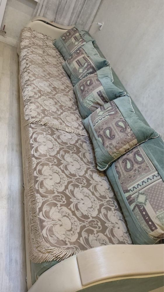 Продаю диван в отличном состоянии