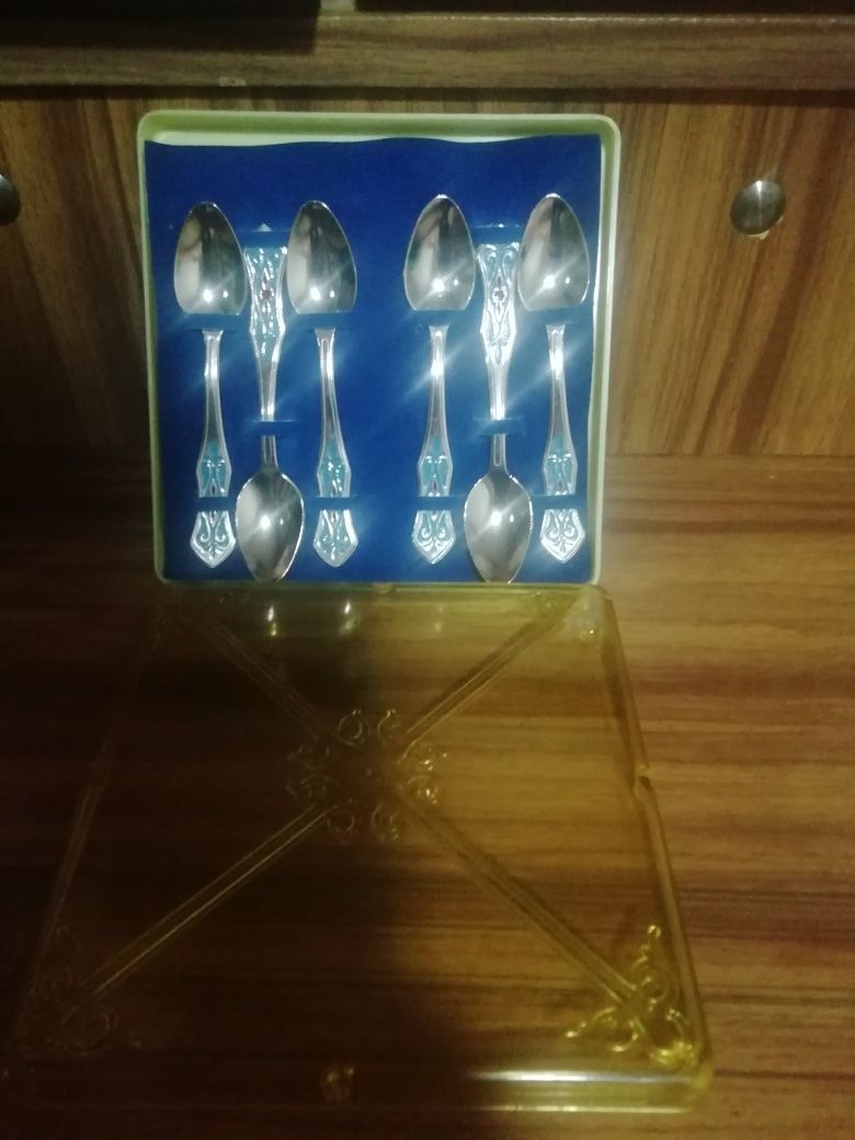 Чайные сувенирные подарочные ложки из цветного металла,