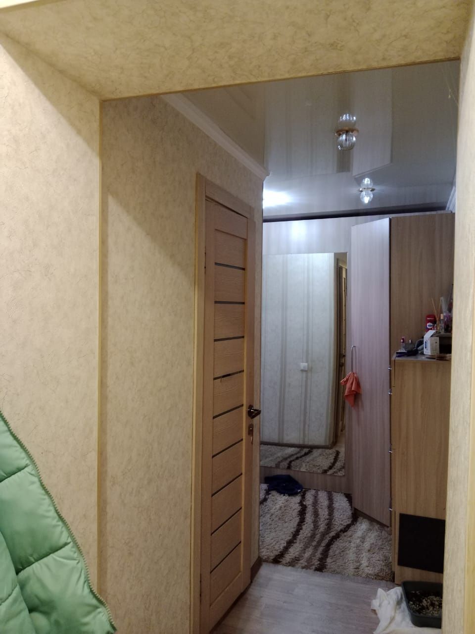 Поменяю 2х комнатную на дом