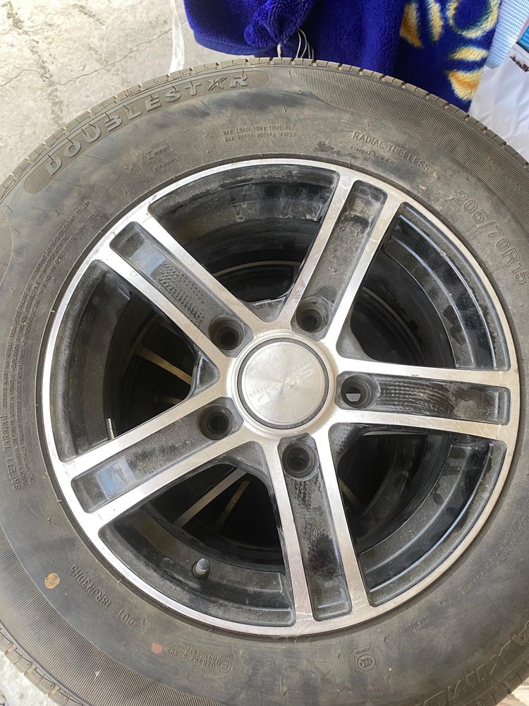 Продам диски шинами 205.70.R 15