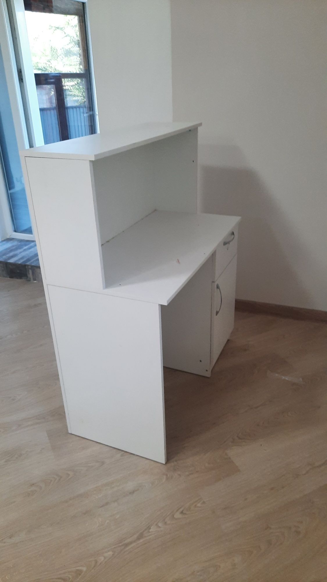 Стеллажи, витрины, тумбы, полки, эканом панель, ресепшен, аптеки, офис